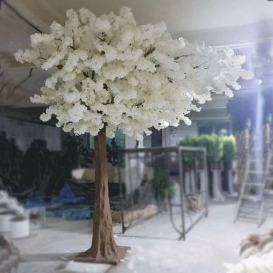 Künstlicher kundengebundener weißer romantischer Fiberglas-Baum